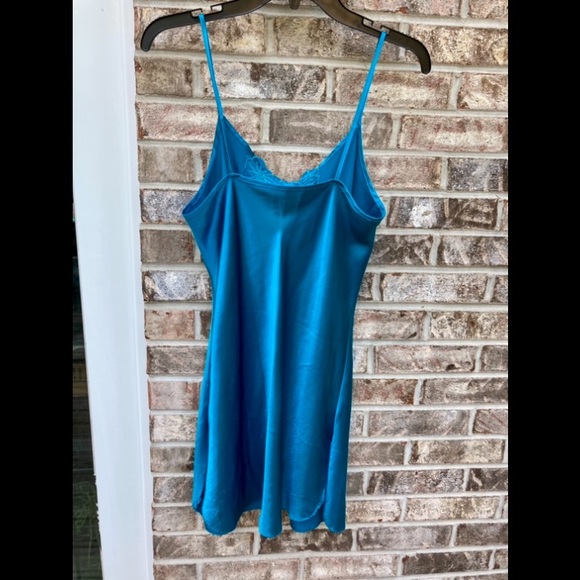 Vintage California Dynasty Blue Cerulean Silky Floral Detail Chemise Slip - Picture 9 of 12